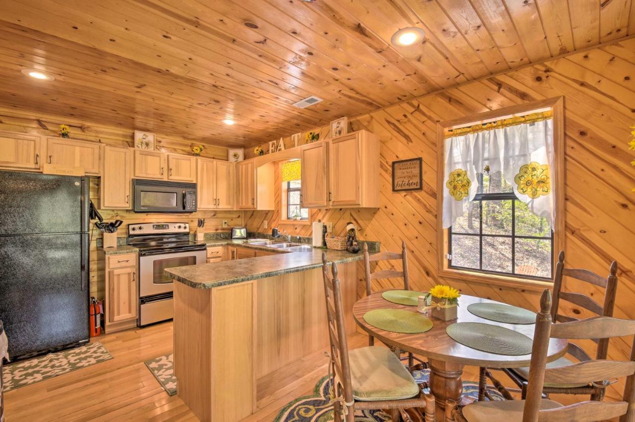 Cozy Hiawassee Cabin With Fire Pit And Mtn Views! Zewnętrze zdjęcie