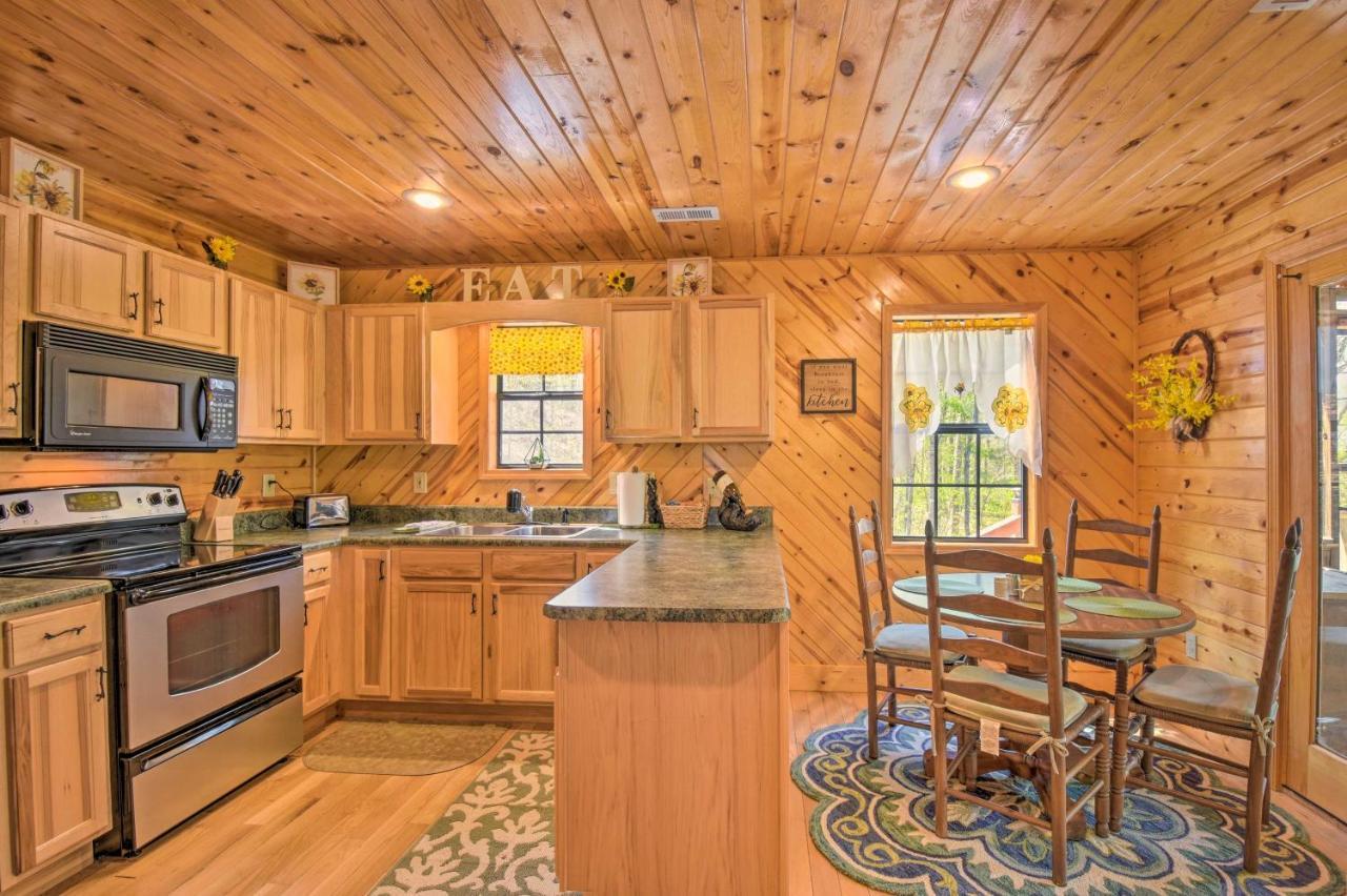 Cozy Hiawassee Cabin With Fire Pit And Mtn Views! Zewnętrze zdjęcie