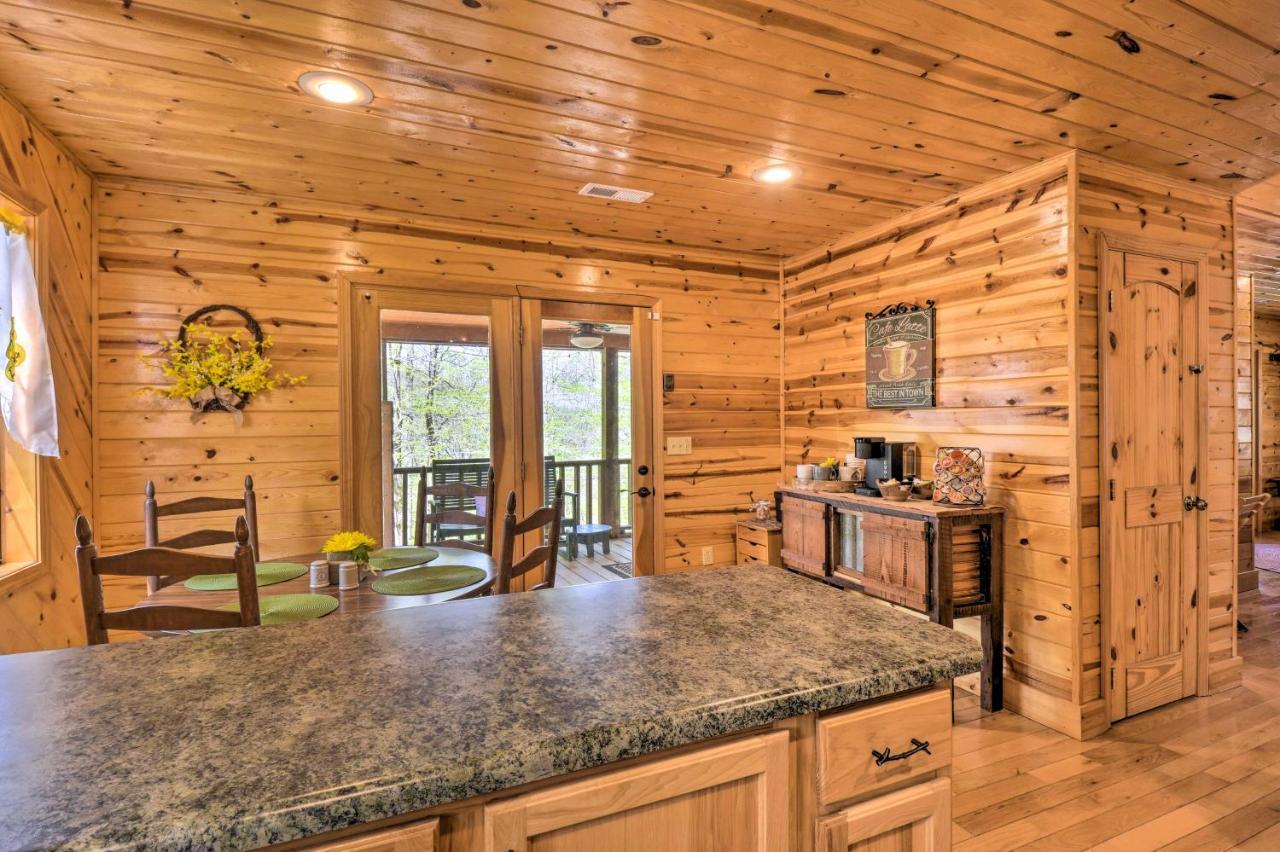 Cozy Hiawassee Cabin With Fire Pit And Mtn Views! Zewnętrze zdjęcie