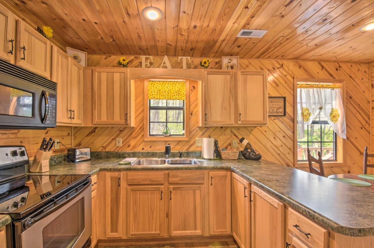 Cozy Hiawassee Cabin With Fire Pit And Mtn Views! Zewnętrze zdjęcie