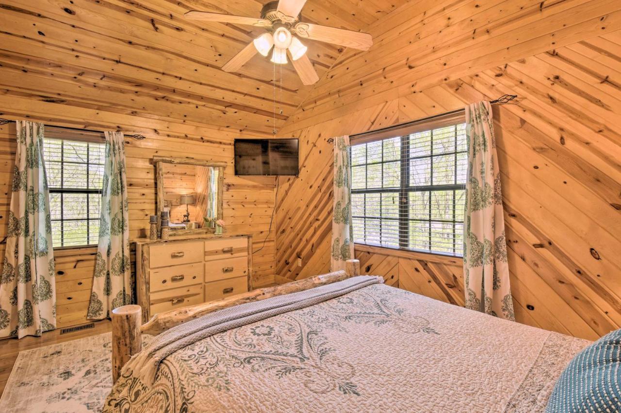 Cozy Hiawassee Cabin With Fire Pit And Mtn Views! Zewnętrze zdjęcie