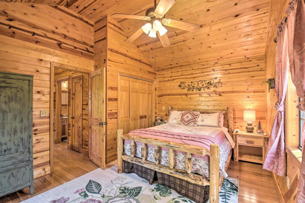 Cozy Hiawassee Cabin With Fire Pit And Mtn Views! Zewnętrze zdjęcie